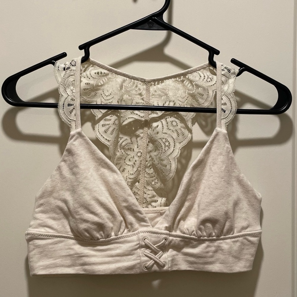 Aerie Bralette
Cream color with lace on back 
Size medium